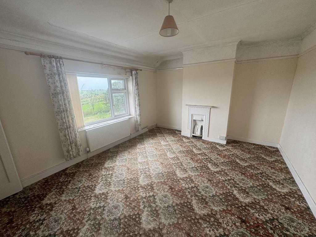 Lot: 119 - DETACHED HOUSE FOR IMPROVEMENT - Bedroom one